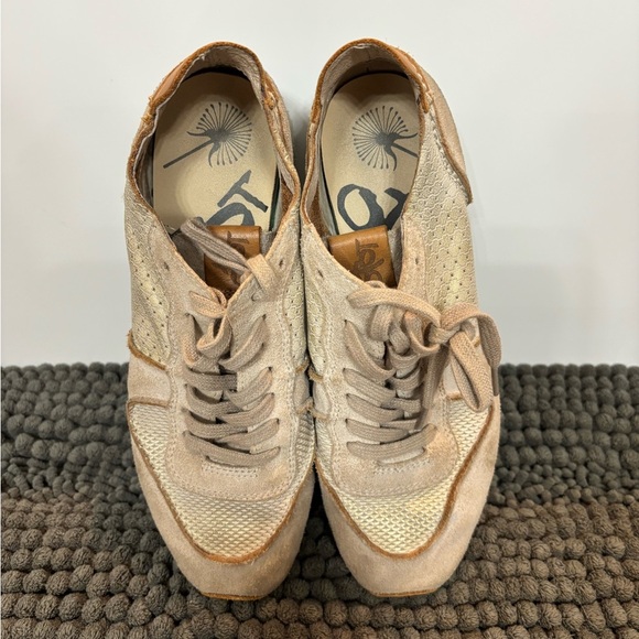 OTBT Women’s Snowbird Leather Sneakers - Picture 2 of 5